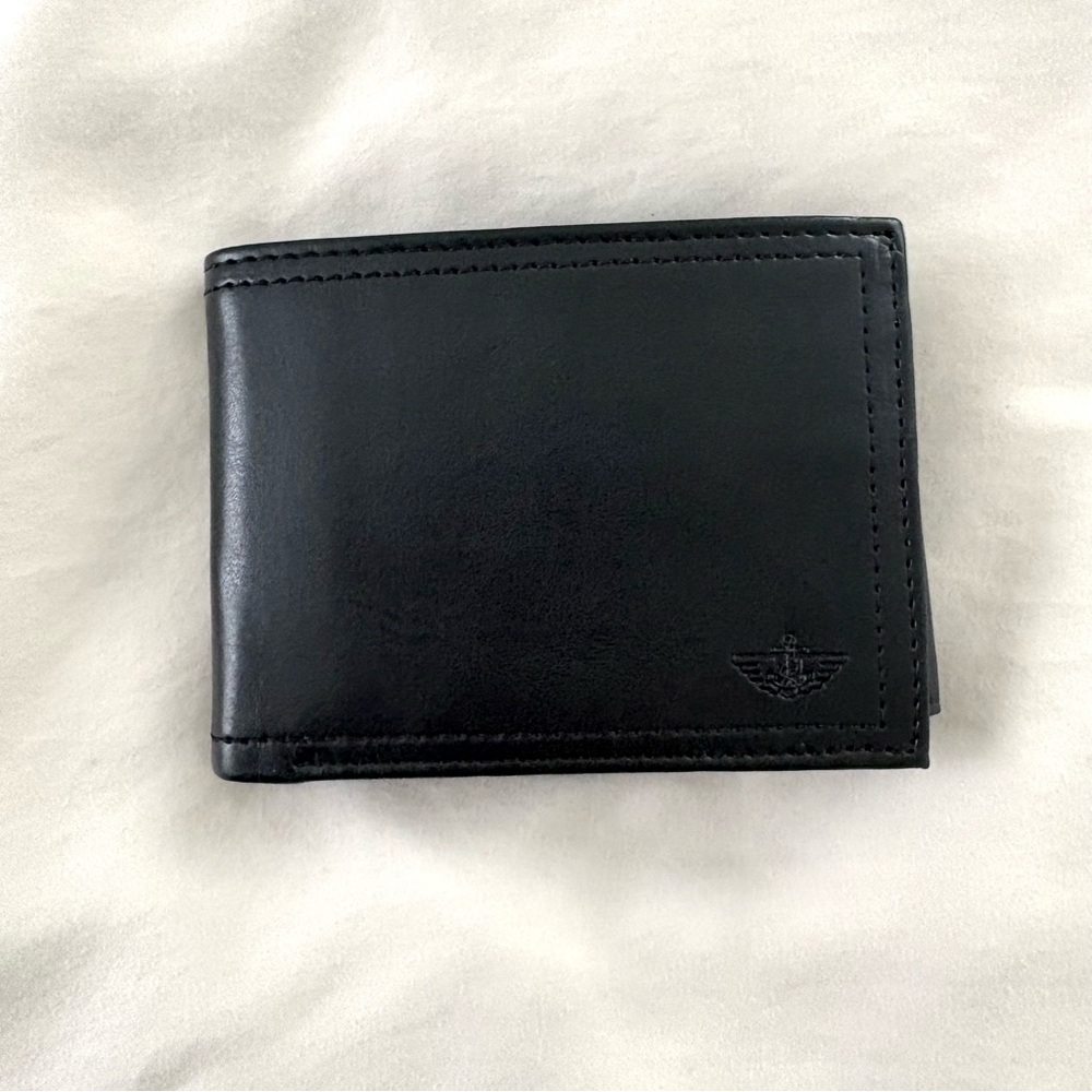 Men’s Dockers RFID-Blocking Tri Fold Black Leather Wallet